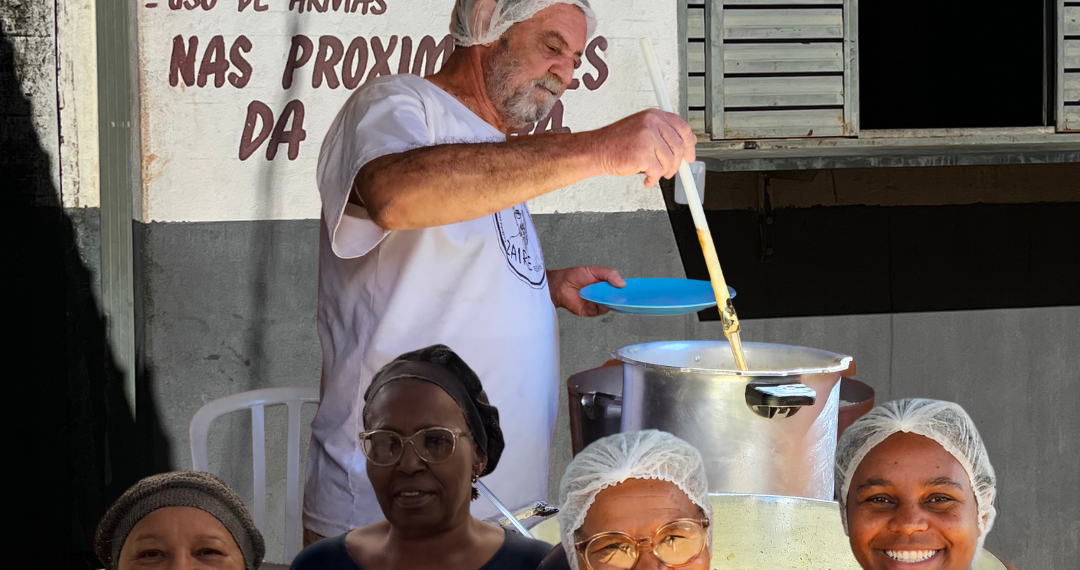 A rede de afeto que mantém vivas as cozinhas solidárias em Uberlândia